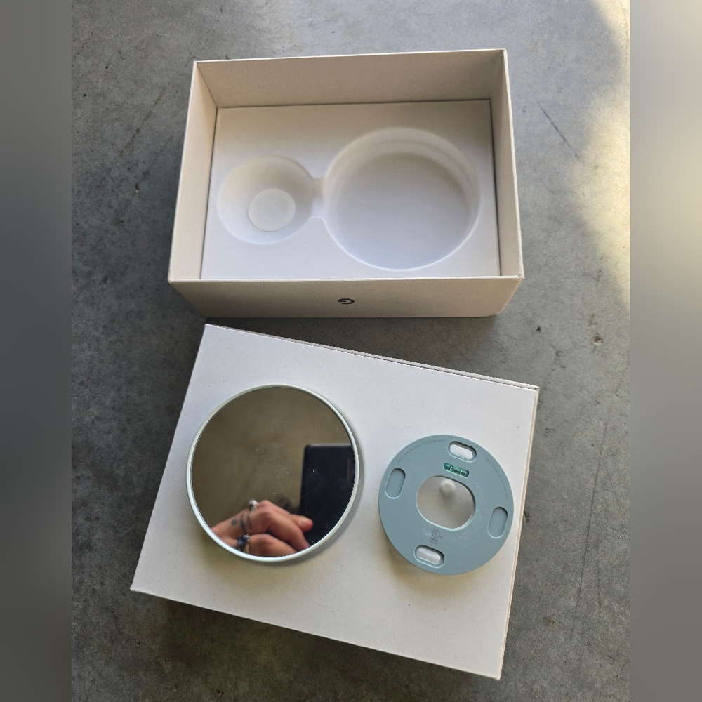 Google Nest Thermostat in the Snow color